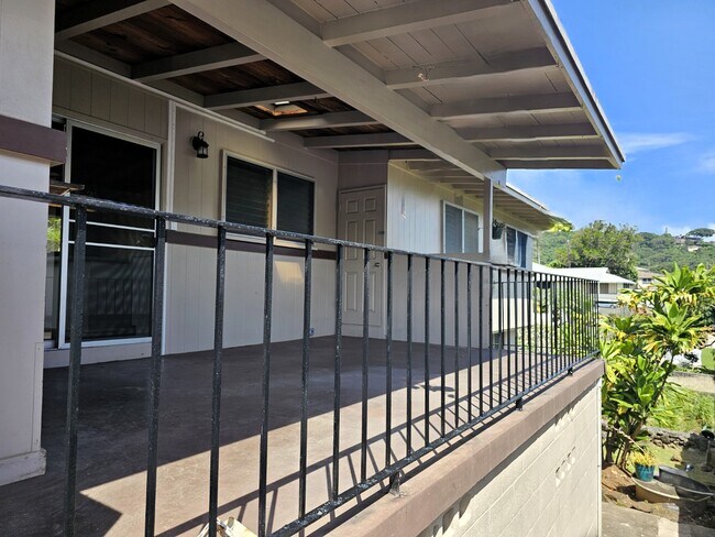 Building Photo - 4 bed, 2.5 bath single family house, Liliha neighborhood.
