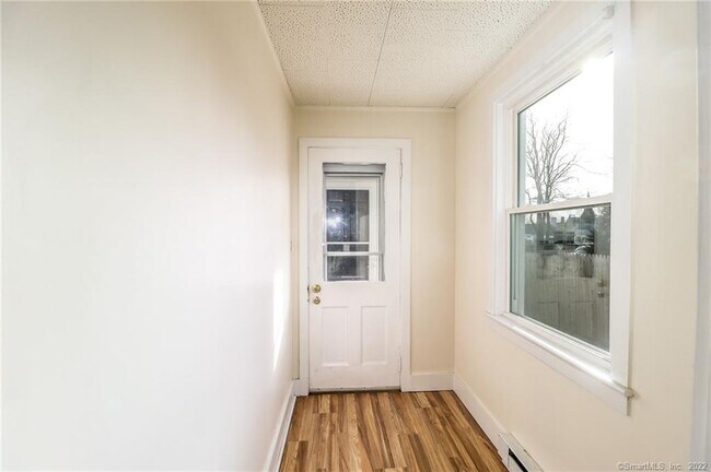 Building Photo - 24 Elm St