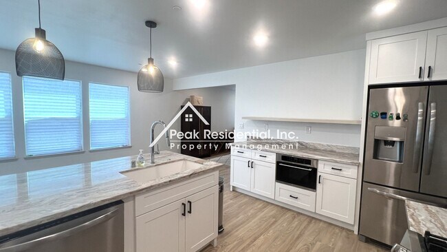 Building Photo - Updated 3bd/2b Home Near UCD Med Center!