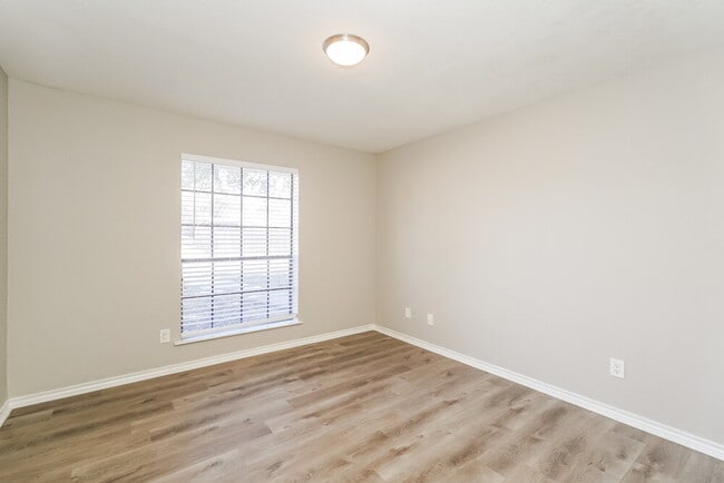 Building Photo - 1510 Wood Creek Dr