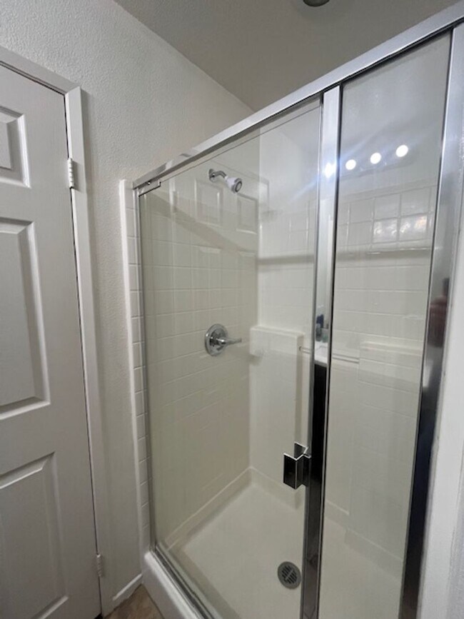 Building Photo - Beautiful, Spacious Home with solar-Desira...