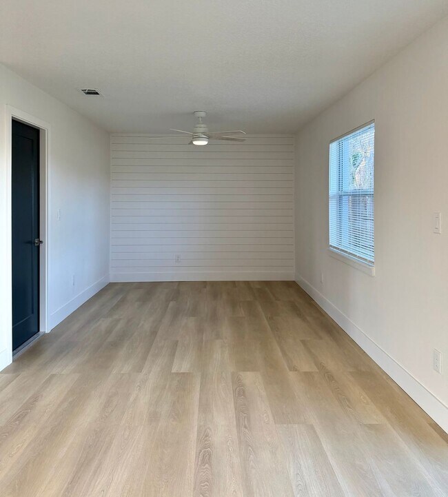 Building Photo - Adorable Makeover Melbourne Florida-Close to Wickham Rd.