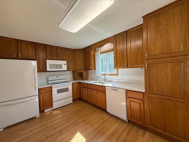 Building Photo - Woodbury 3 Bed 2 Bath Single Family Home
