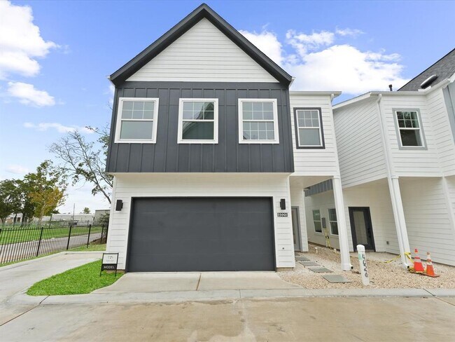 Building Photo - 4028 Northfield Ln