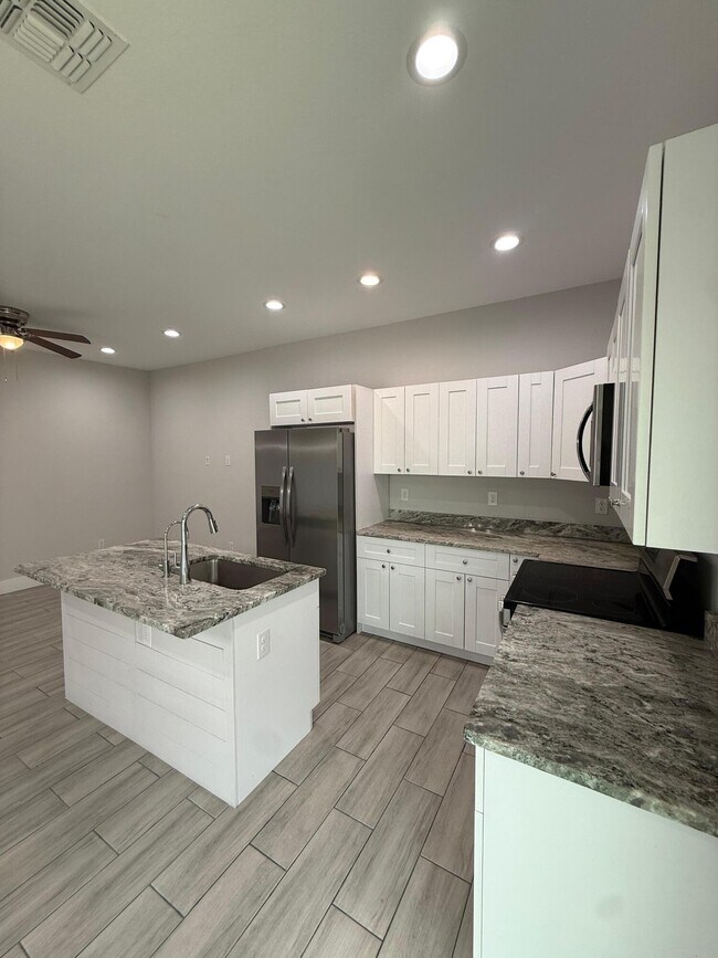 Building Photo - 4800 15th St SW