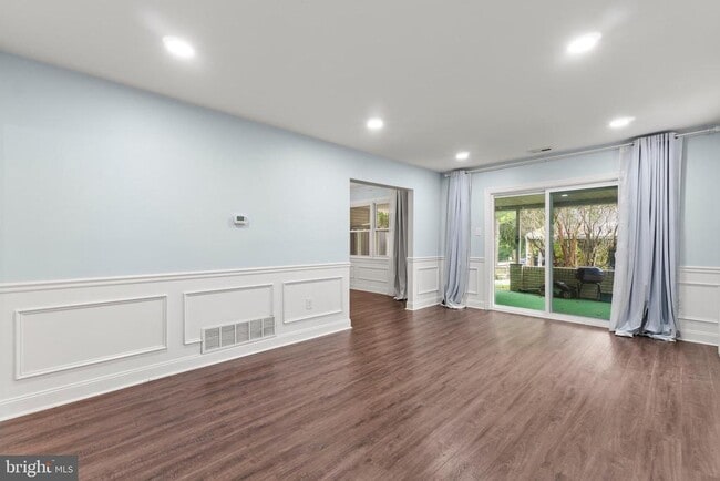 Building Photo - 1578 Yeakel Way