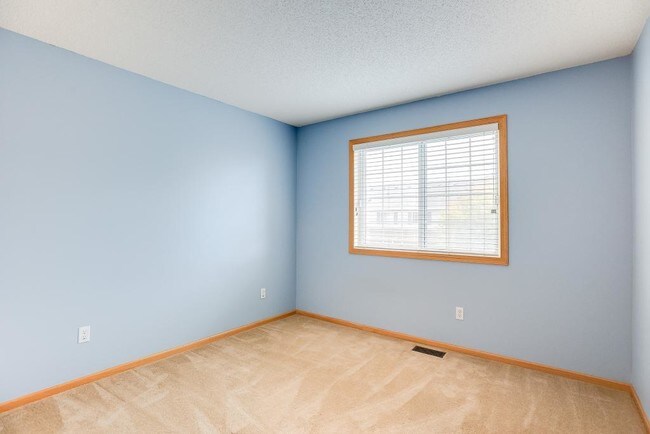 Building Photo - 11246 Isanti Ct NE