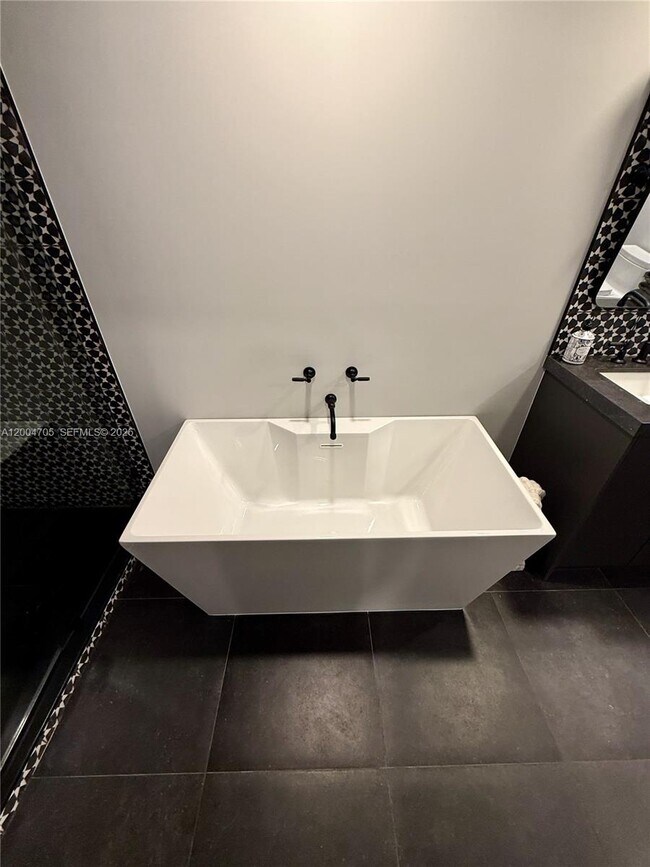 Building Photo - 1304 Stratford St