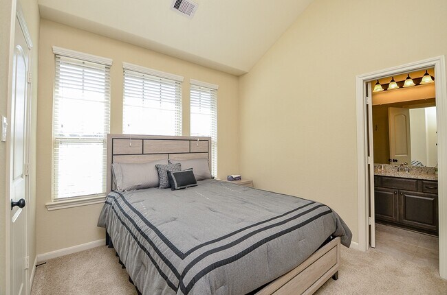 Building Photo - 12235 Stellano Ln