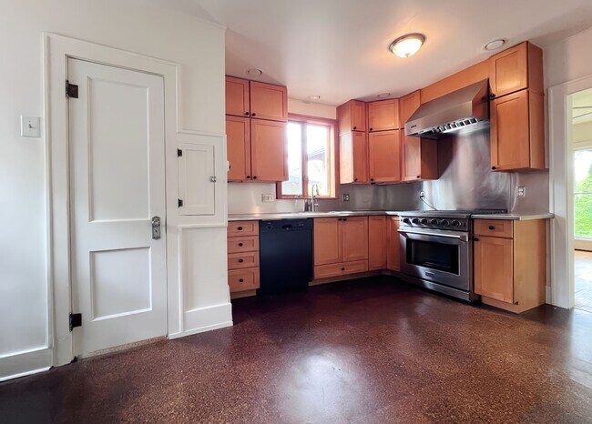 Building Photo - 815 Grant St