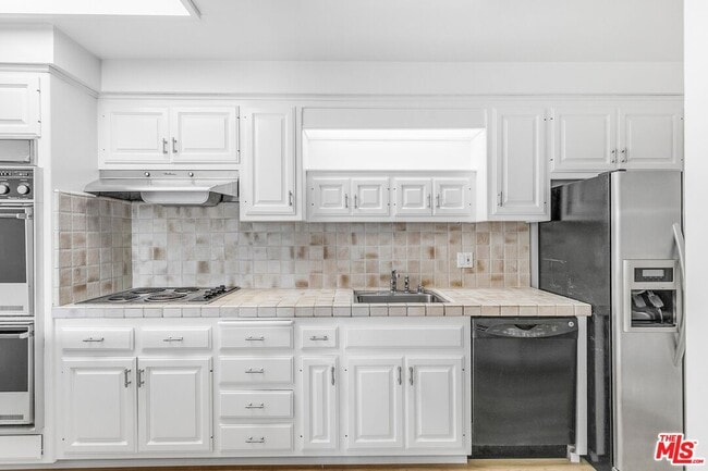 Building Photo - 825 S Gretna Green Way