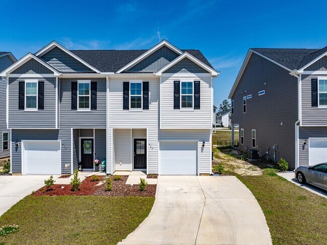Building Photo - Townhome in Towne Pointe