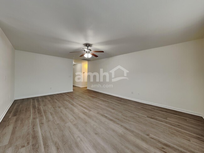 Building Photo - 102 Graphite Dr