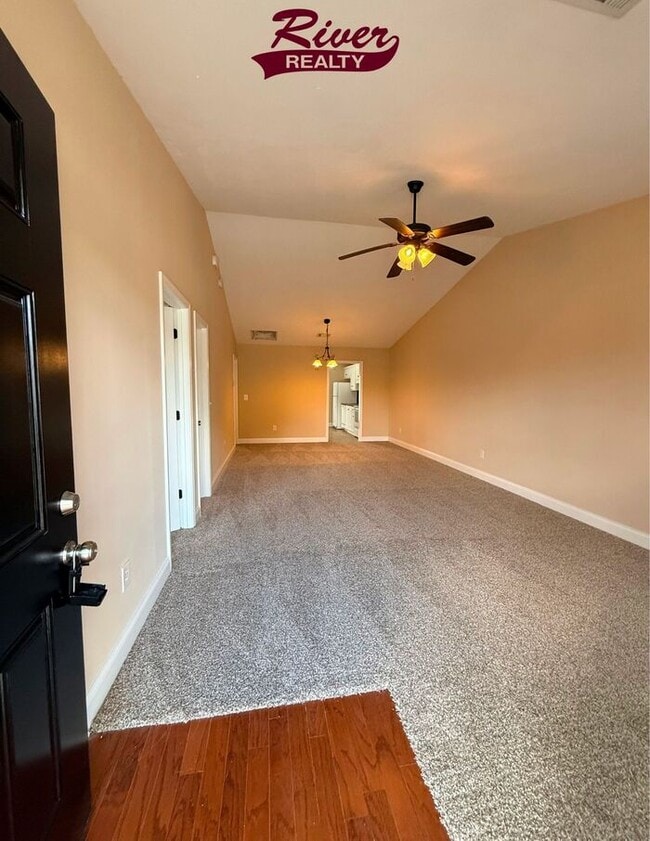 Building Photo - 421 Metz Dr