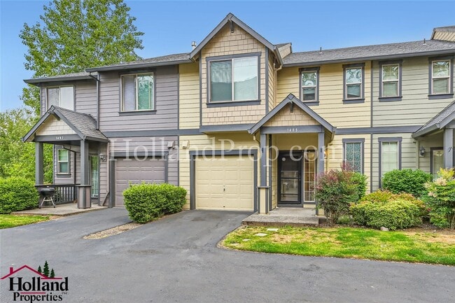 Building Photo - Spacious Townhome with A/C, Gas Fireplace & Water/Sewer Included!