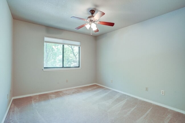 Building Photo - Beautiful 2 Bed / 2 Bath Home with Balcony in Austin