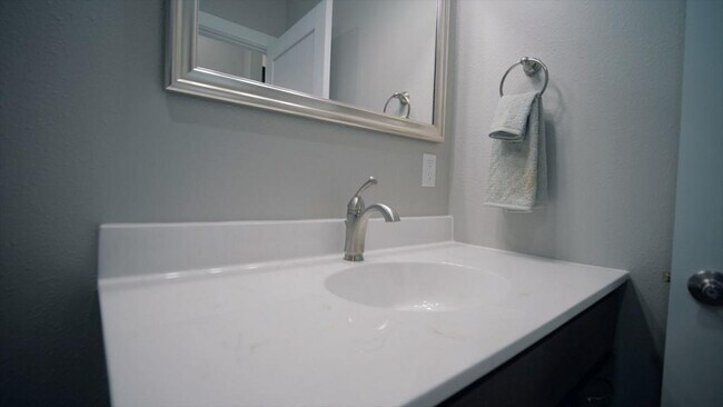 Building Photo - 812 Parkside Ln