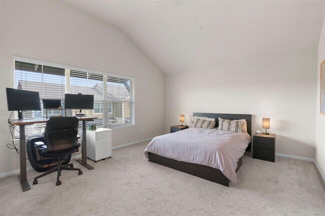 Building Photo - 516 E Slaughter Ln