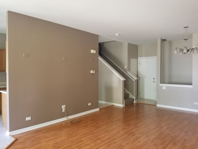 Building Photo - Aurora Two Bed Two Story Townhome