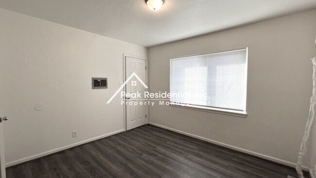 Building Photo - 53rdSt5640