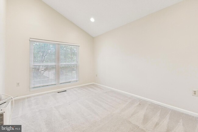 Building Photo - 507 Foxridge Dr SW