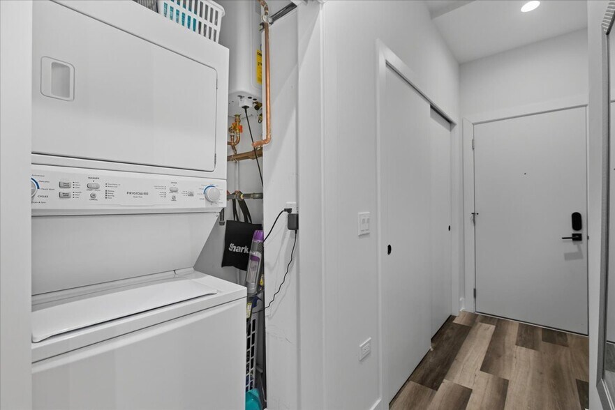 Building Photo - 2317 N Clark St