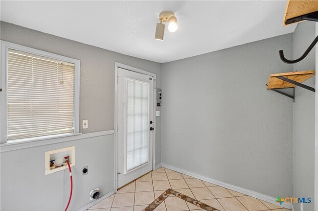 Building Photo - 14 Steele St