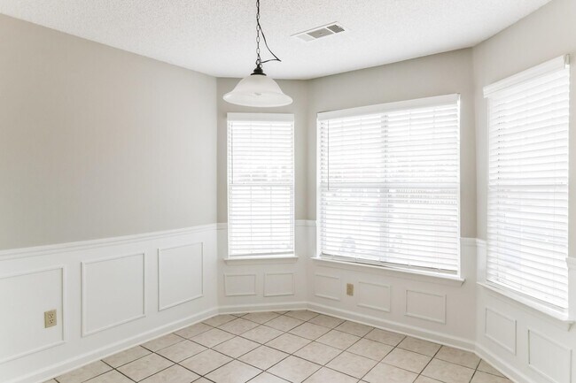 Building Photo - 5553 Mal Cove