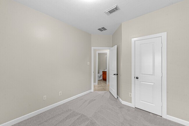 Building Photo - 4014 Pinecrest Hollow