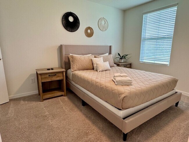 Building Photo - Townhome for rent with garage in Champions...