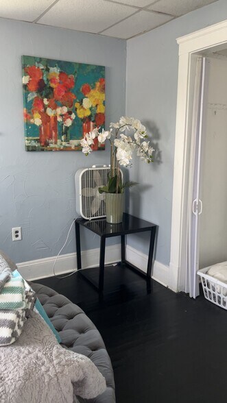 Building Photo - 3454 E 76th St