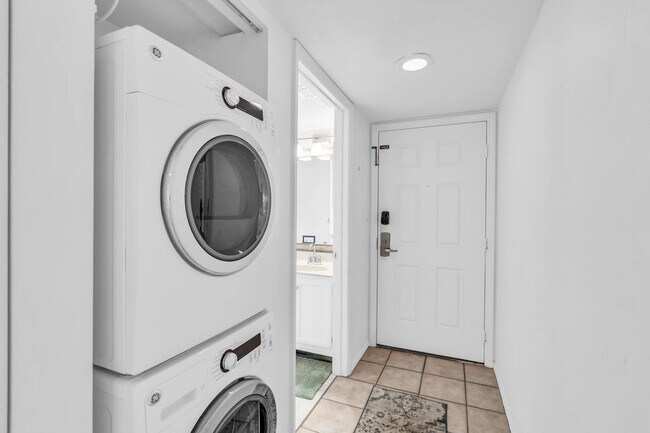 Building Photo - 600 Neapolitan Way