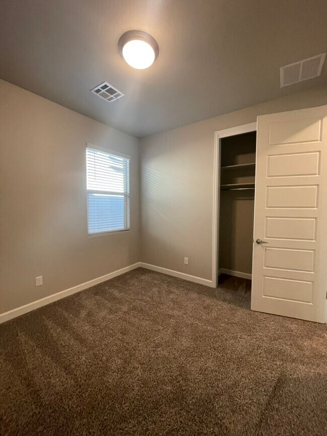 Building Photo - 2451 Camino Plata Loop NE