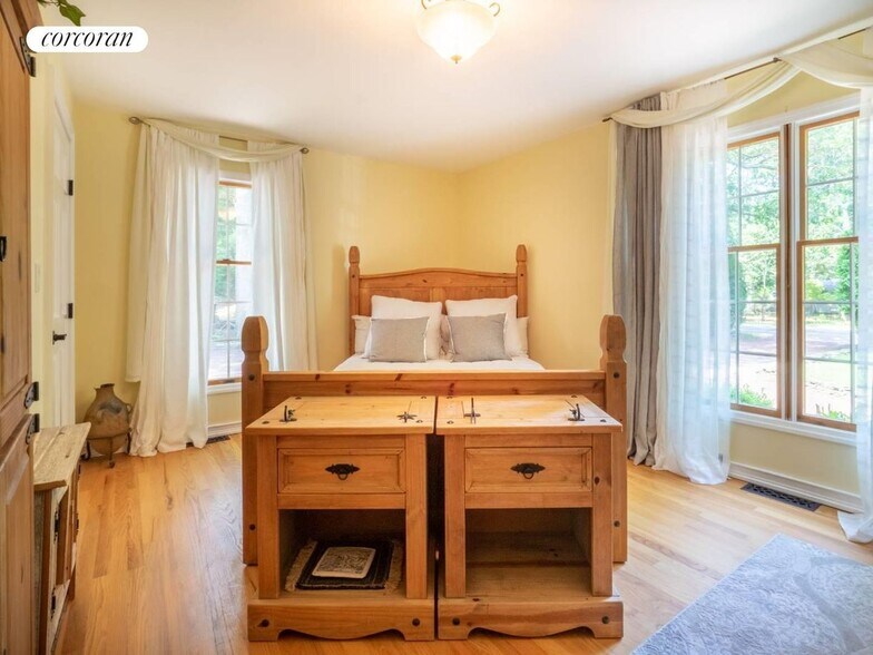 Building Photo - 1532 Noyac Road