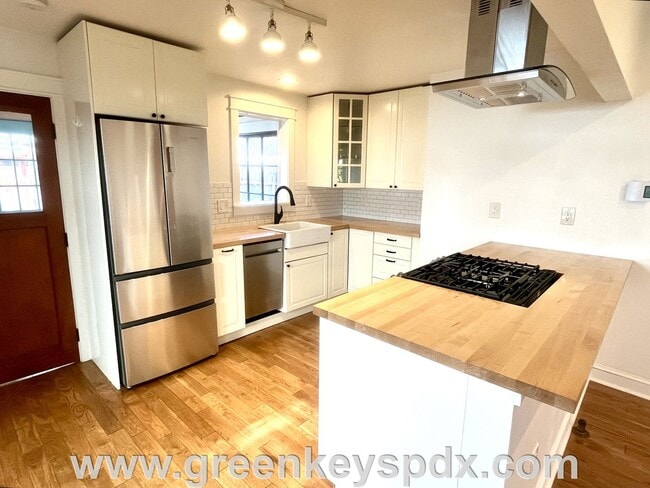 Building Photo - Sleek and modern 1-bedroom house in Arbor Lodge with spacious garage or workshop!