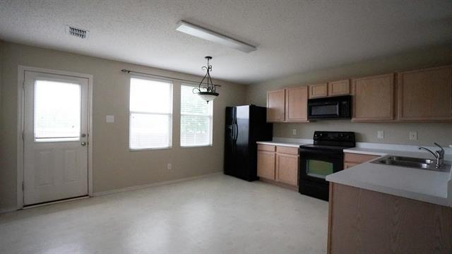 Building Photo - 5929 Thoroughbred Trail