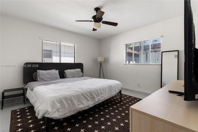 Building Photo - 1050 7th St