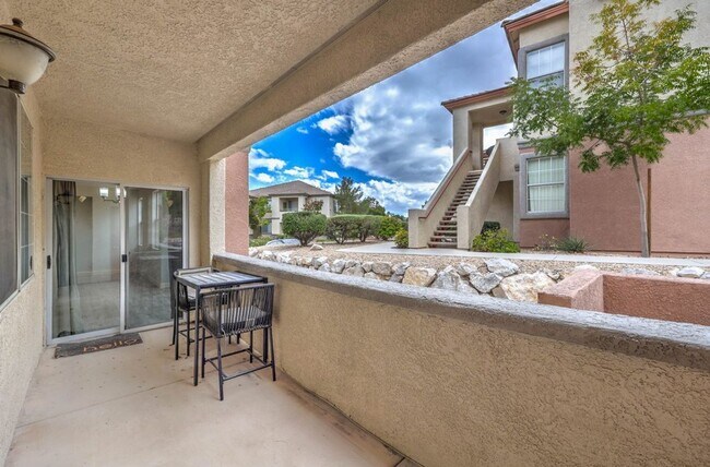 Building Photo - First-Floor 3BR/2BA Gated Condo with Resor...