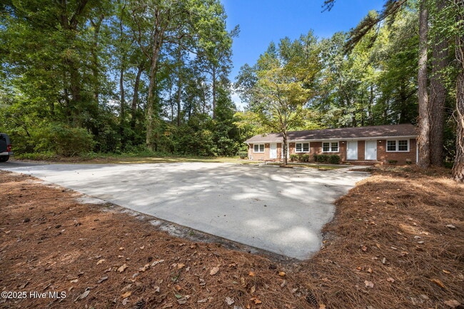 Building Photo - 1190 Gould Rd
