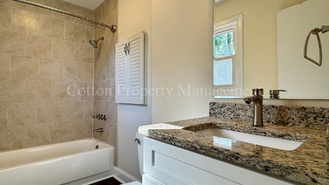 Building Photo - 366 Lullwater Dr