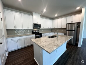 Building Photo - 3000 Lake Barkley Way