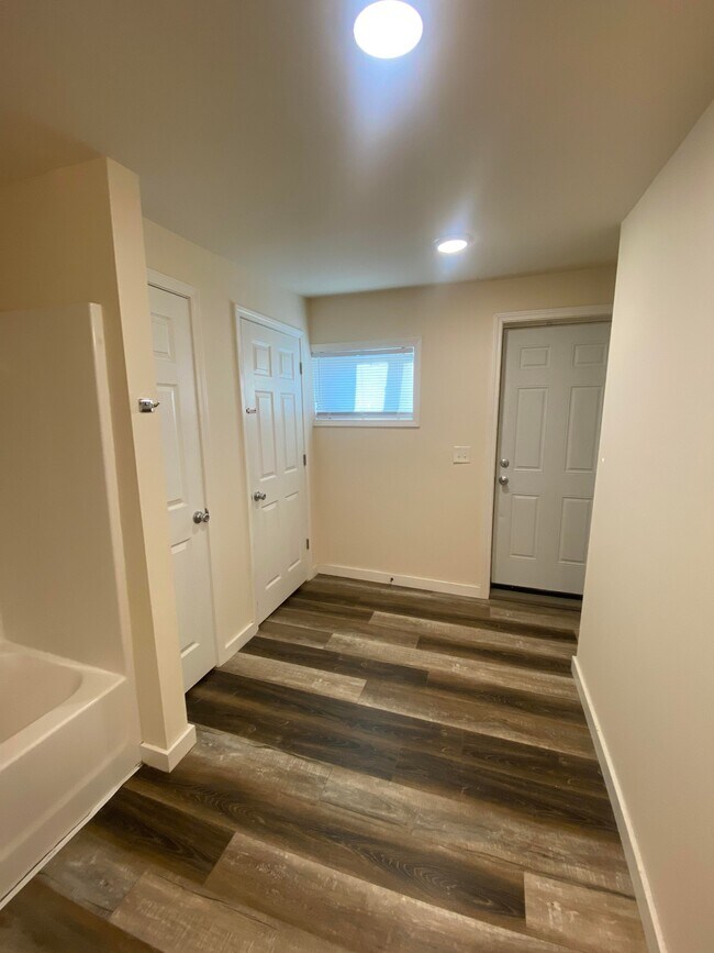 Building Photo - 1611 Nutwood St