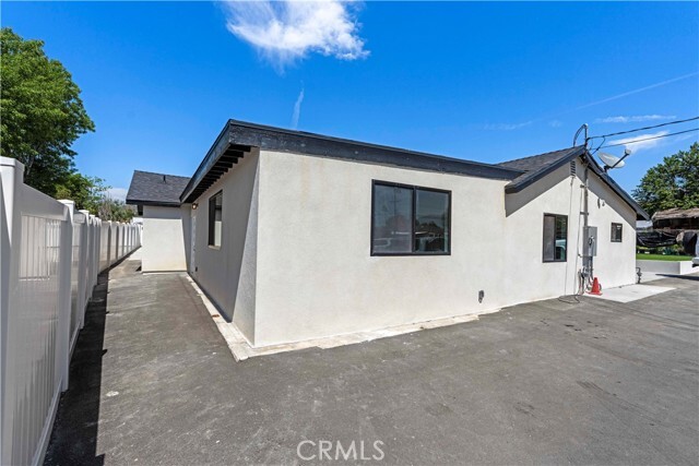 Building Photo - 11549 Kagel Canyon St