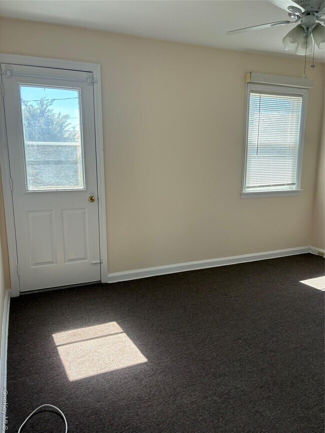 Building Photo - 514 E Park Ave