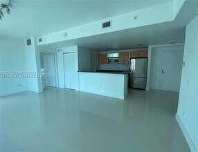 Building Photo - 300 S Biscayne Blvd