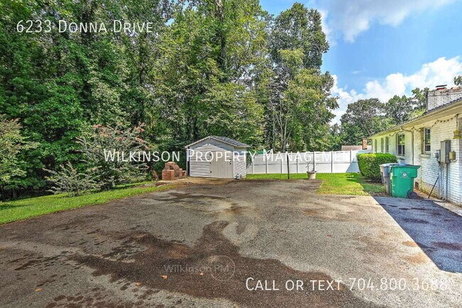 Building Photo - 6233 Donna Dr