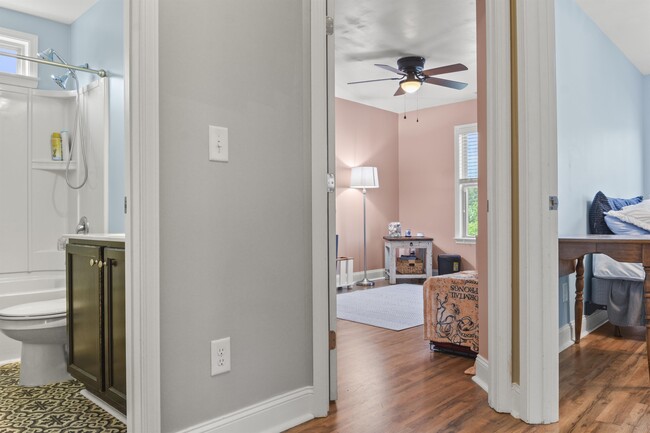 Building Photo - 401 Hope Ct