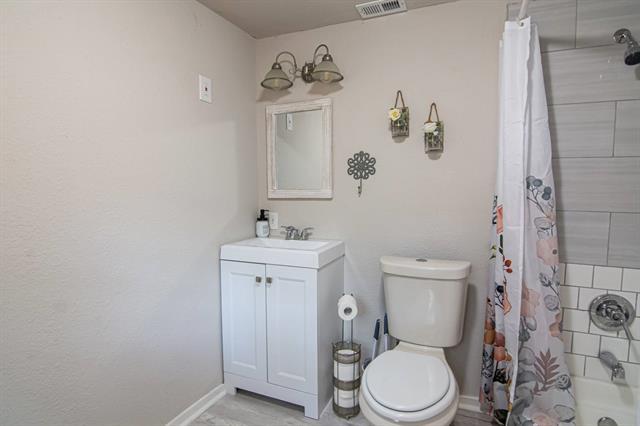 Building Photo - 701 N Pecan St