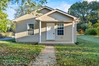 Building Photo - Charming Two Bedroom in the Heart of Clark...