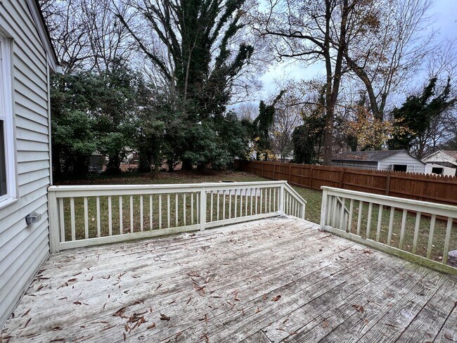 Building Photo - Four bedroom home in Norfolk - Beautiful Backyard